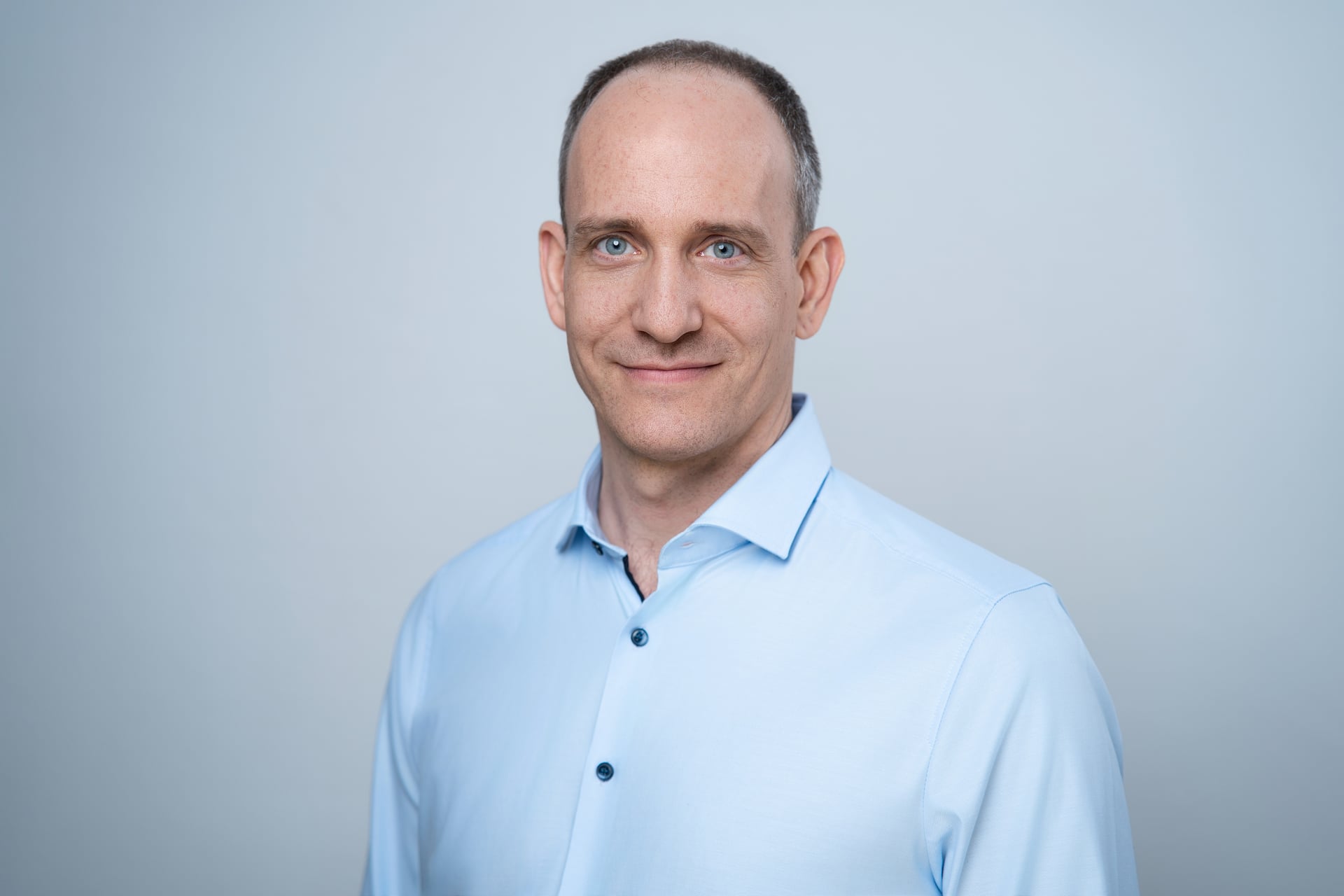 Portrait von Dr. Stefan Hemel im Profilbereich
